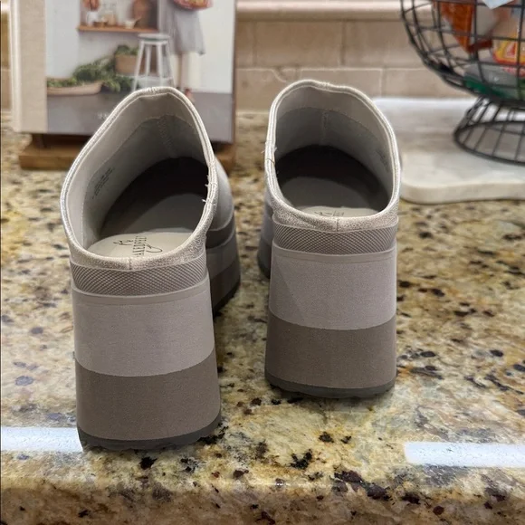 Naked Feet Women's Metallic Silver Mules - Picture 4 of 5